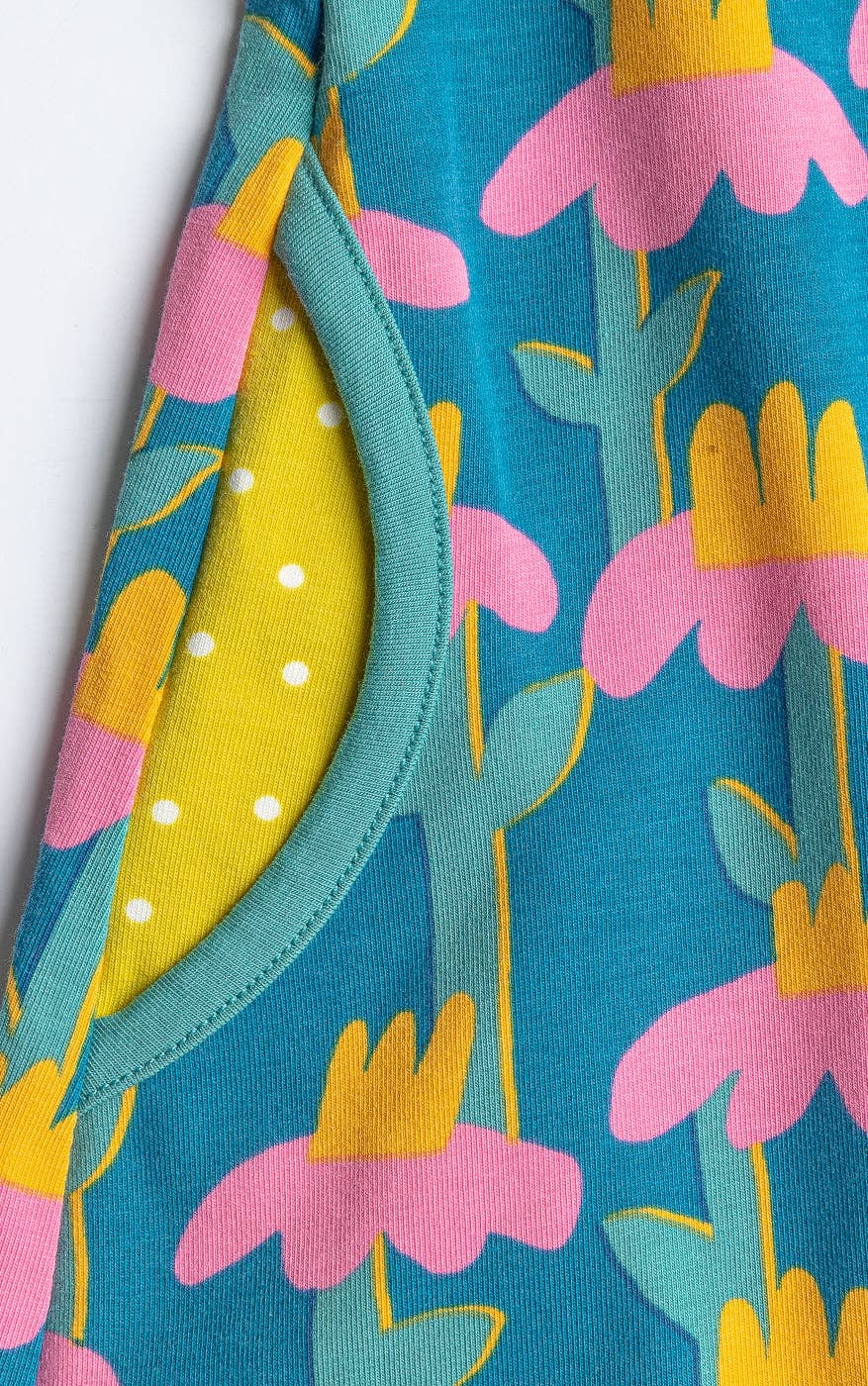 Chasing Daisies Tunic Top: Chasing Daisies Print
